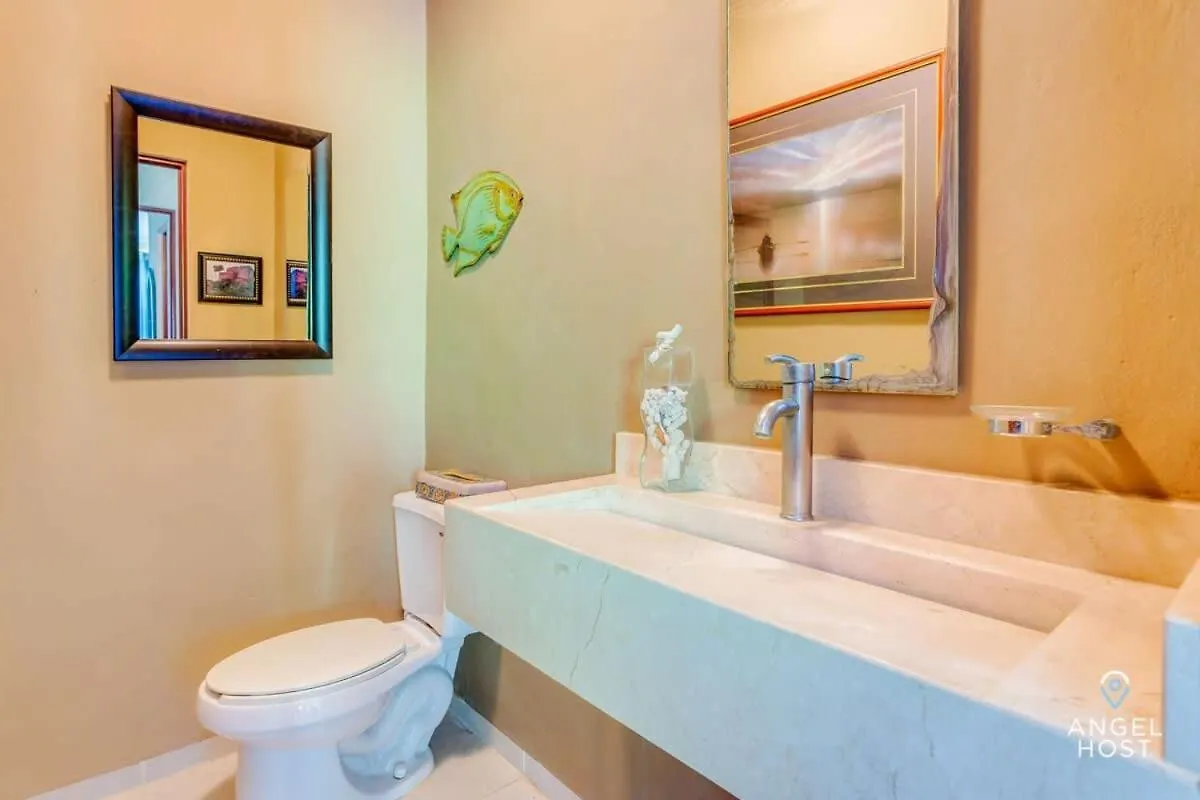 Vakantiehuis New Tropical Vibe Condo With Roof Pool Beach 3 Blks Playa del Carmen Mexico