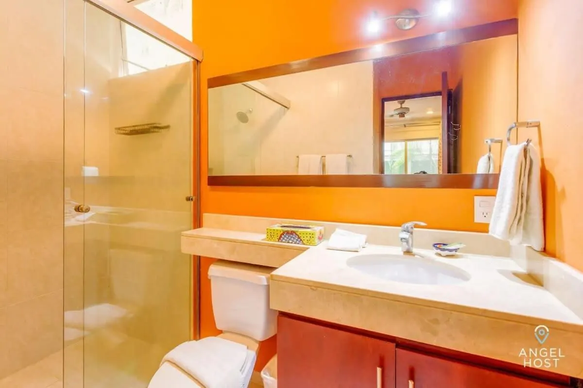 New Tropical Vibe Condo With Roof Pool Beach 3 Blks Playa del Carmen Holiday home